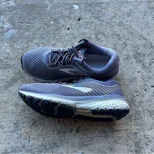Womens Grey Brooks Athletic Shoes